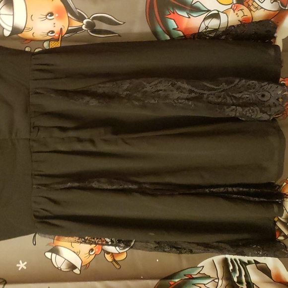 Mela London Dress - Picture 4 of 4